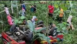 Pikap Terjun ke Jurang Sedalam 7 Meter di Ciamis, Belasan Penumpang Terlempar<