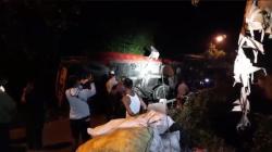 Truk Tebu Terguling di Jembatan Lengkong Jember, Lalu Lintas Antarkecamatan Putus