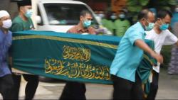 Tata Cara Memandikan Jenazah dalam Islam Beserta Bacaan Niat