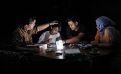 Peringati Hari Lingkungan Hidup Sedunia, Anies dan Keluarga Matikan Lampu Rumah 60 Menit