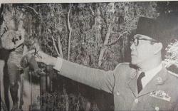 Kisah Bung Karno yang Tak Pernah Lupa Nasi Pecel hingga Dibawa Dinas ke Luar Negeri<
