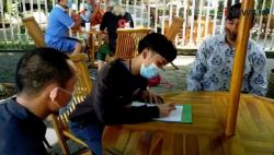 Video 2 Pemuda Injak Makam Belanda di Kebun Raya Bogor Meminta Maaf