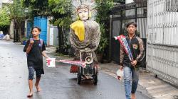 Potret Anak-Anak Memilih Putus Sekolah demi Jadi Pengamen Ondel-Ondel
