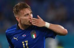 Bantu Italia Robek Gawang Swiss, Ciro Immobile Selevel Christian Vieri