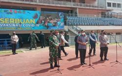Panglima TNI: Banyak Usia Produktif Ikut Vaksinasi Covid-19 di Stadion GBLA 