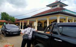 Salat Jumat Terakhir di Desa Miliarder Kuningan, Jemaah Tak Terlalu Ramai