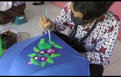 Unik, Lukisan Payung Karya Siswa Difabel Ini Menarik Perhatian Bupati Kendal<