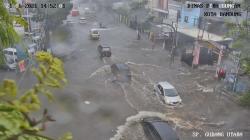Hujan Deras 2 Jam Guyur Kota Bandung, Ruas Jalan dan Rumah Terendam Banjir
