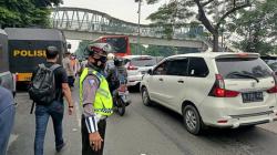 Polisi Sekat Jalan Sekitar PN Jaktim dan Sweeping Pendukung Habib Rizieq, Lalin Macet 