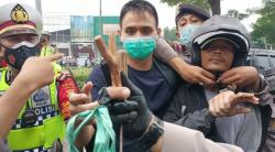 Bawa Pisau dan Ketapel di Luar PN Jaktim, Pendukung Habib Rizieq Diamankan Polisi<