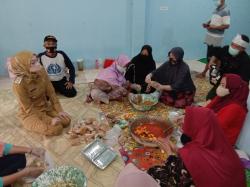 Bawa Beras dan Telur, Bupati Purwakarta Sidak Dapur Umum Covid-19