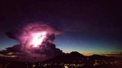 Heboh Awan Menyala-Nyala di Manado, BMKG: Itu Awan Cumulonimbus