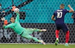 Tak Terima Prancis Tersingkir, 240.000 Fan Bikin Petisi Minta Laga Lawan Swiss Diulang