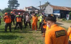 Asyik Berfoto, Remaja Perempuan Jatuh dan Tenggelam di Sungai Citarum  
