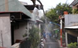 Kreatif, Warga Kranggan Surabaya Pasang Semprotan Disinfektan Otomatis Sepanjang 220 Meter