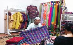 Mengenal Lebih Dekat Kerajinan Tenun Tajung Khas Palembang 