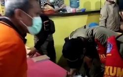 Video Warung di Cirebon Disegel, Pemilik Terlibat Adu Mulut dengan Petugas 