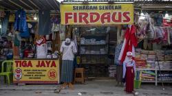 Pembelajaran Tatap Muka Ditunda, Penjualan Seragam Sekolah Turun Drastis