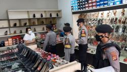 Masih Buka saat PPKM Darurat, Ratusan Toko di Tasikmalaya Ditutup Petugas<