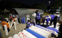 Indonesia Dapat Bantuan Tabung Oksigen dan Alkes dari Singapura