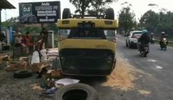 Truk Muatan Sembako Terguling di Jalur Utama Jakarta-Banyumas, Sopir dan Kernet Luka<