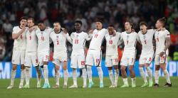 Merasa Dicurangi, Fans Inggris Ini Bikin Petisi Minta Laga Final Euro 2020 Diulang 