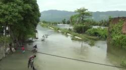 Warga Aceh Besar Menjala Ikan di kala Banjir