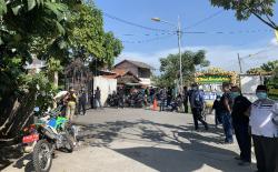 Bupati Bekasi Eka Supria Atmaja Meninggal, Karangan Bunga Berjejer di Rumah Duka