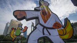 Maskot PON Papua Hiasi Kota Jakarta
