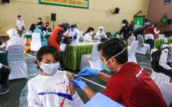 2.000 Siswa SMP dan SMA di Kota Bandung Divaksinasi Covid-19, Berharap Bisa Sekolah Lagi  