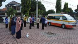 Suasana Haru Penghormatan Terakhir Tenaga Kesehatan Meninggal karena Covid