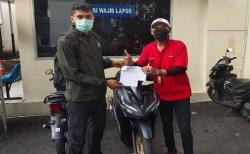  Praka Izroi, Paspampres yang Dibentak Polisi Dapat Hadiah Motor dari Hamba Allah