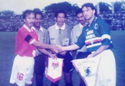 Potret Lawas Mancini saat Kalah Hadapi Fakhri Husaini Dkk di Stadion Teladan Medan
