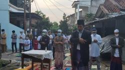 Imbas PPKM Darurat, Warga Ngamprah KBB Gelar Sholat Idul Adha di Depan Rumah<