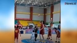 Usia 14 Tahun, Pebasket Putri Asal China Ini Berpostur 2,26 Meter