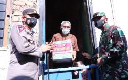 Dua Jenderal Lepas Bantuan Beras ke Warga Terdampak Covid-19 di Palembang<