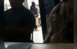 Video Viral Petugas Bansos Menangis saat Dicaci Maki Warga