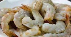 5 Cara Membersihkan Udang dengan Cepat dan Mudah, Tiru Yuk!