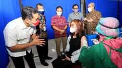 Kamrussamad Hadiri Peresmian Sentra Vaksinasi bersama OJK dan Perbarindo