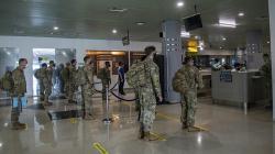 Tentara Amerika Jalani Swab Test PCR saat Tiba di Palembang
