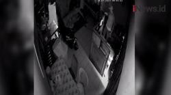 Video Pencurian 3 Ponsel dan Satu Dompet di Rumah Makan Pesanggarahan Terekam CCTV