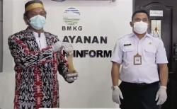 Selamatkan 1 Desa di NTT dari Siklon Tropis Seroja, Pak Dewa Diganjar Penghargaan oleh BMKG