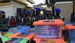 KSAD Bagikan Sembako untuk Warga Terdampak Covid-19 di Mampang Jaksel