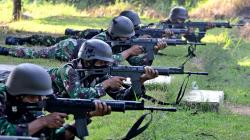 Aksi Prajurit Marinir Menembak dari Jarak 100 Meter