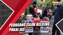 Video Pedagang Cilok di Mataram NTB Berjualan Keliling Pakai Jas
