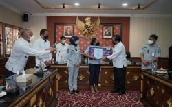 Jasa Raharja Serahkan Santunan Korban Penumpang KMP Yunicee Rp862 Juta