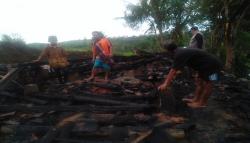 Diduga Korsleting Listrik, Rumah Semi Permanen di Sukabumi Ludes Terbakar<