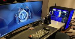 Keren, Pria Ini Ubah Kamar Karantinanya Jadi Tempat Bermain Game 