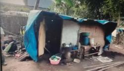 Sekeluarga di Garut Tinggal di Gubuk Reyot, Tidur Bertumpuk dengan Alas Barang Bekas