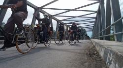 Meriahkan HUT ke-76 RI, Komunitas Sepeda Onthel di Pidie Jaya Gowes Bareng